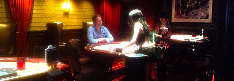 Radek beim Blackjack spielen im Casino in Las Vegas