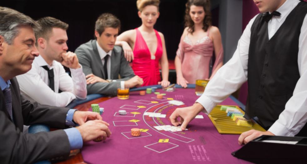 Blackjack Dealer - Kartengeber im Casino (Croupier)